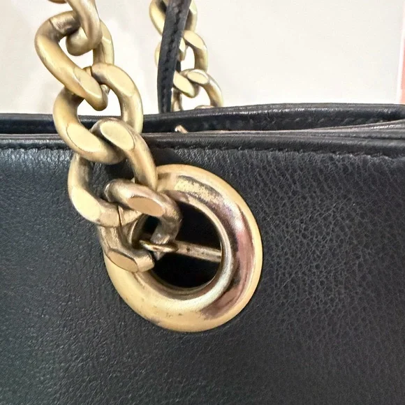 Mario Valentino Black Leather Shoulder Bag with Gold Chain - Picture 5 of 15